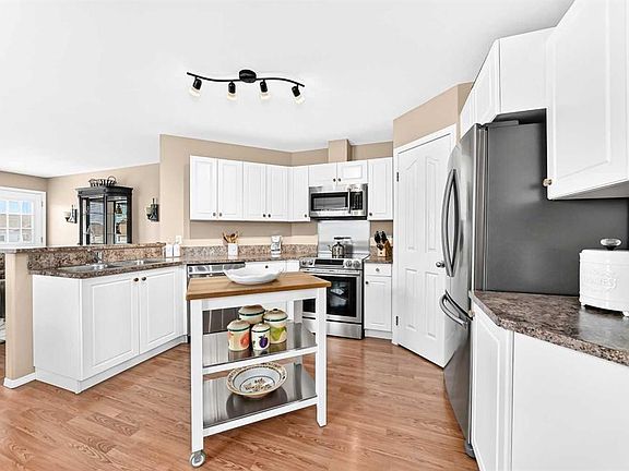 5th image of 413 W Jenkins Dr