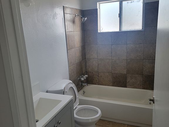 3rd image of 3225 Drew St #206