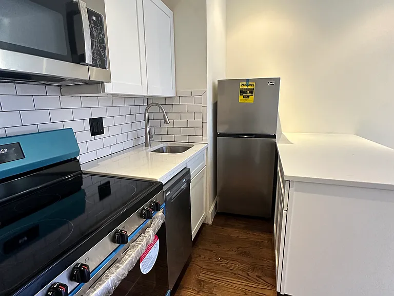 306 W 22nd St #2A — Photo 5