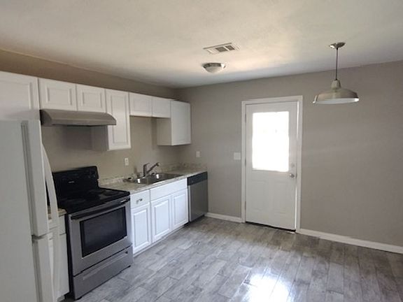 3rd image of 861-863 Meadowlark Ln