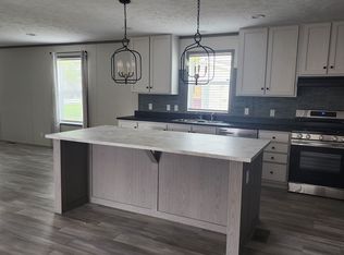96 Linden Dr, North Branch, MI 48461