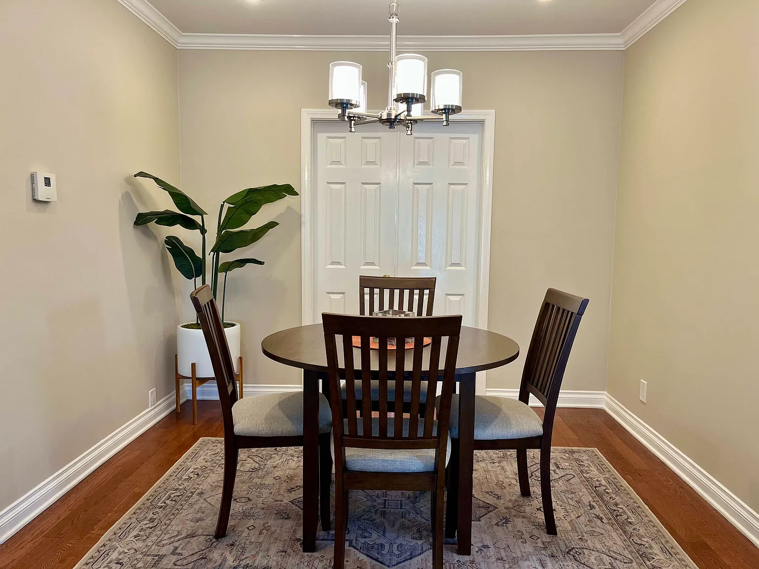 6010 S Harcourt Ave — Photo 3
