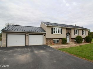 484 Middle Rd, Jersey Shore, PA 17740