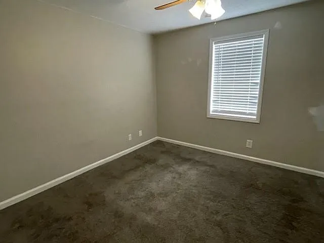 3882 Parklane Dr — Photo 6