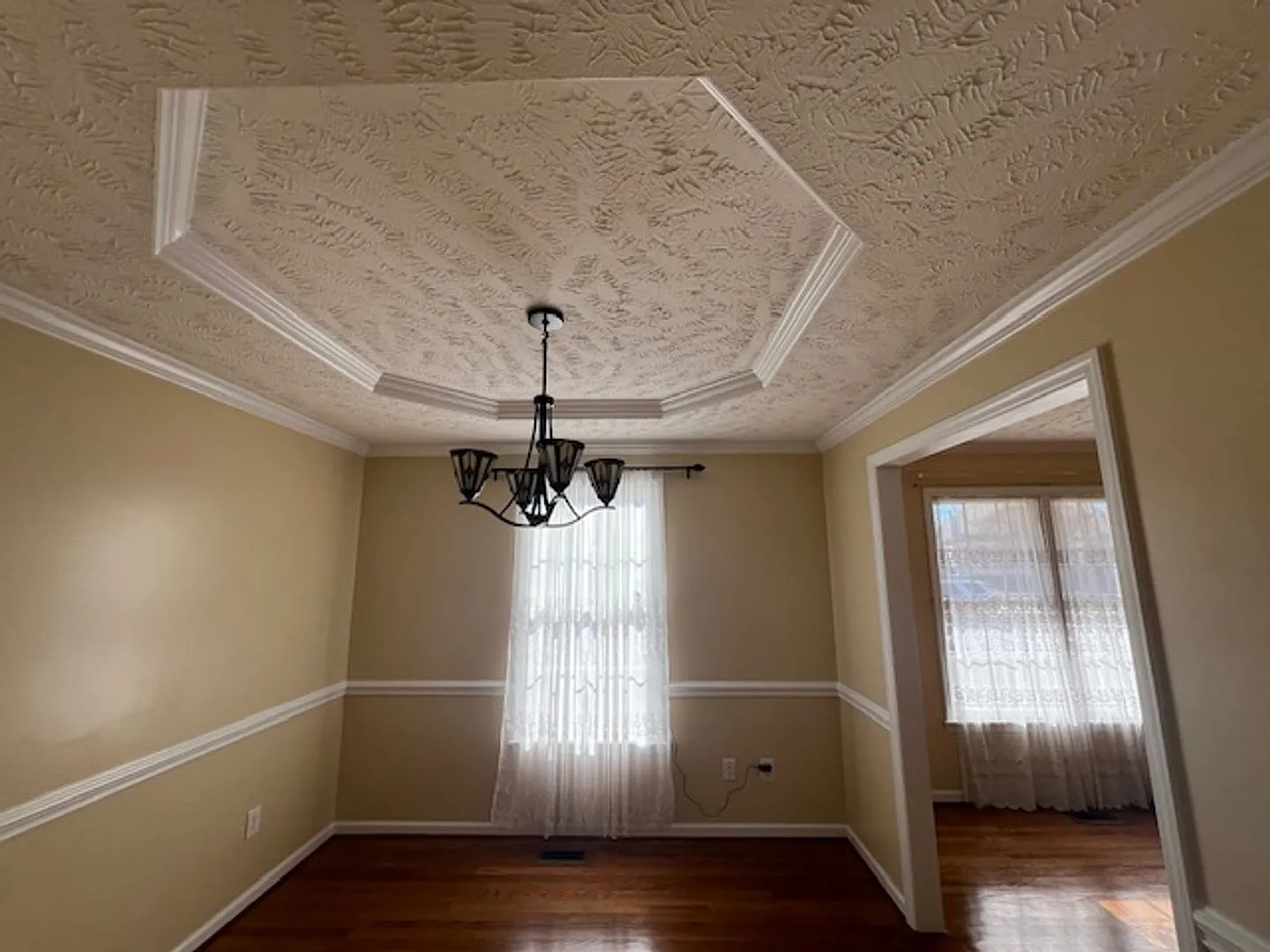 5319 Armour ~ Kensington Village — Photo 2
