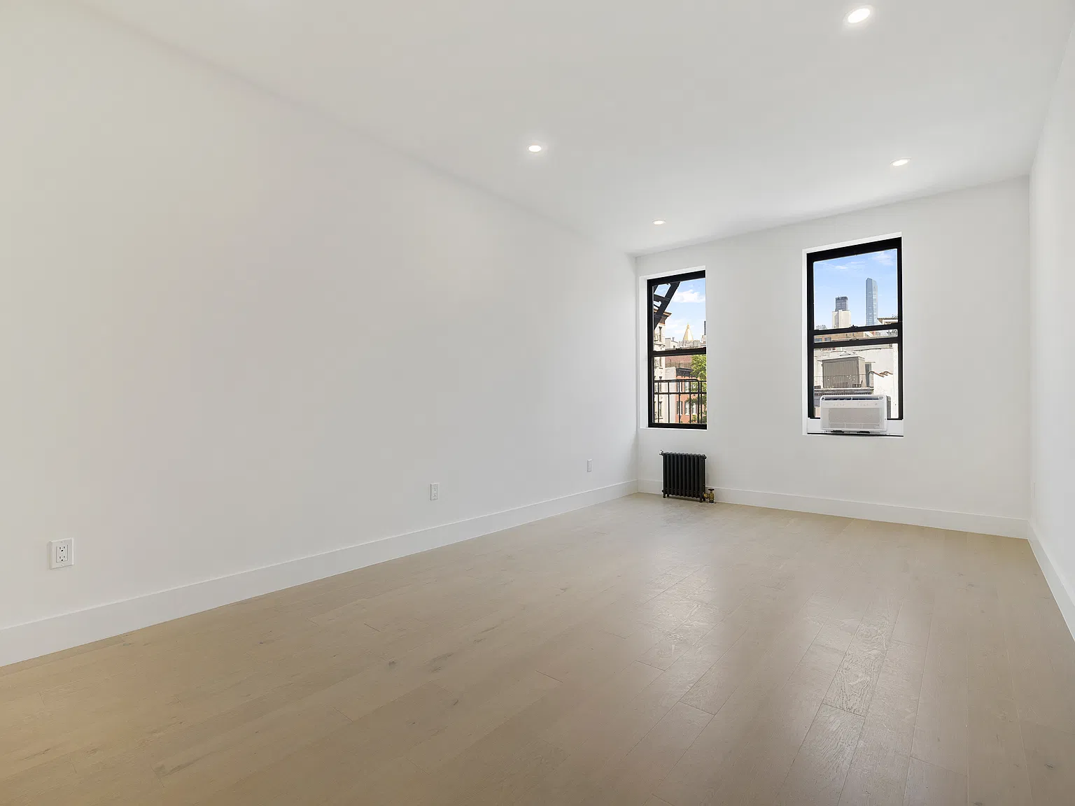 300 West 21st Street — Photo 3