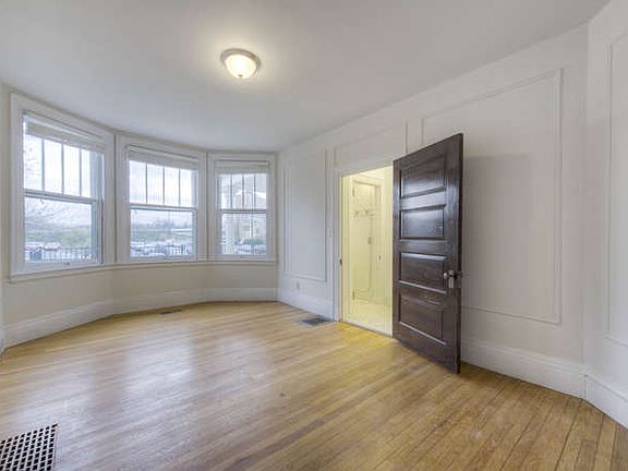 4th image of 418 Groveland Ave #1