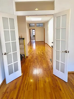 Rented by Bank Neary | media 33