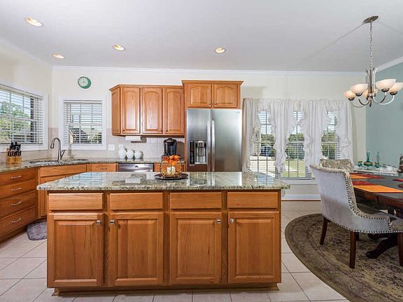 2nd image of 1582 Somerset Dr