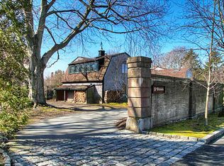 9 Victoria Ave, Newport, RI 02840