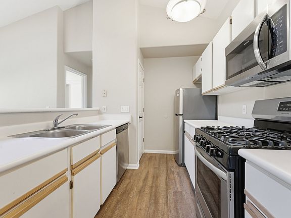 3rd image of 1101 Linden Ln #1162