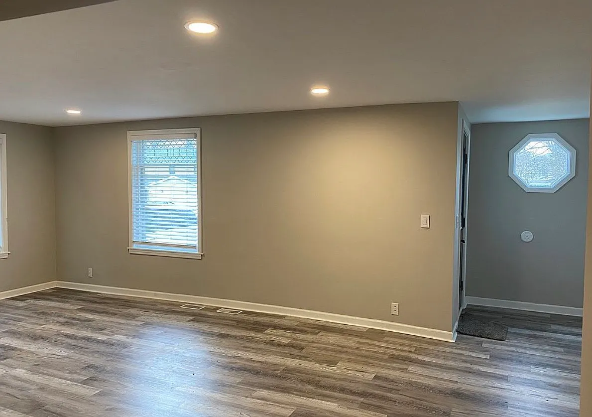 2 bed, 900 sqft, $1,800 — Photo 3