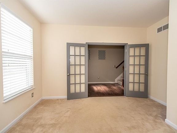 3rd image of 7446 Hunters Creek Ln