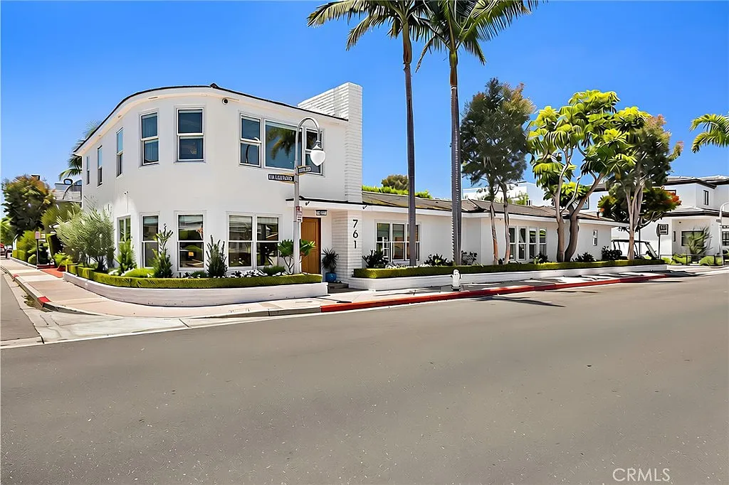 3 bed, 3.5 bath, 2400 sqft, $19,000 — Photo 3