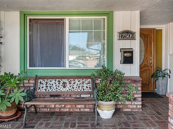 5th image of 17509 Balfern Ave