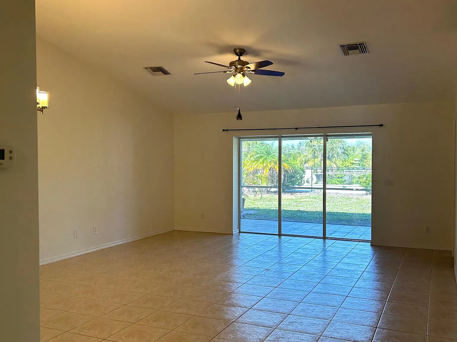 3 bed, 1516 sqft, $1,900 — Photo 3