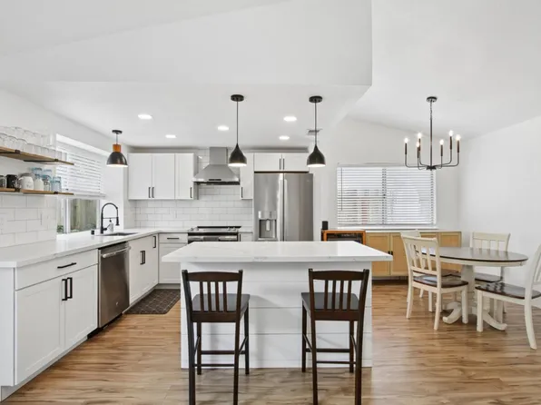 1123 Cresthaven Dr, Roseville, CA 95678