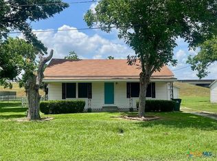 210 Sample St, Edna, TX 77957