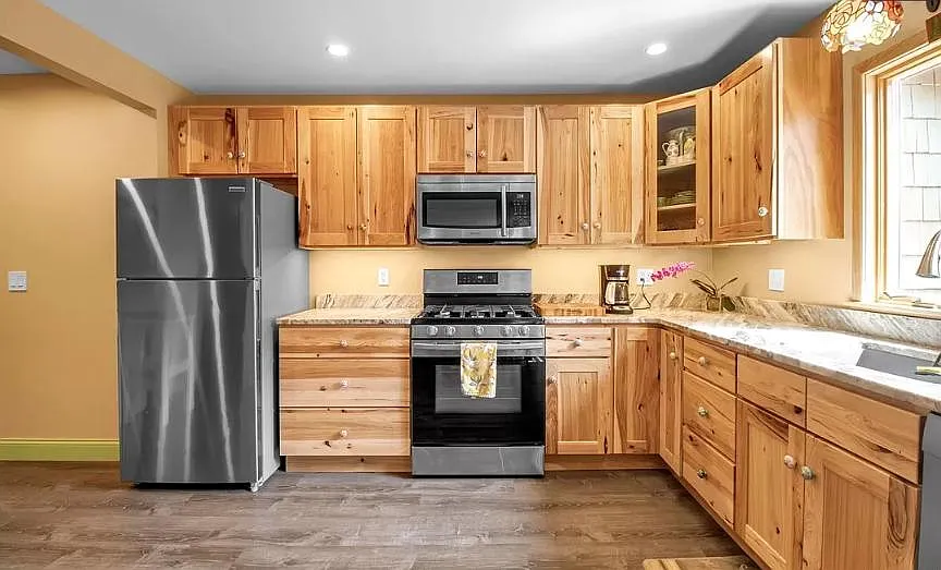 4 bed, 1619 sqft, $2,600 — Photo 2