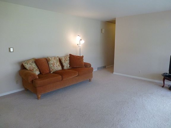 2nd image of 2918 Marian Ave