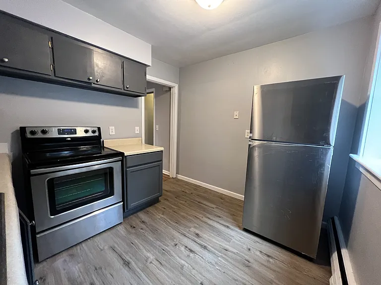 27 Tompkins St — Photo 12