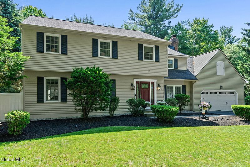 2nd image of 6 Greenfield Court