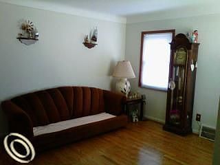3rd image of 15647 Hanover Ave
