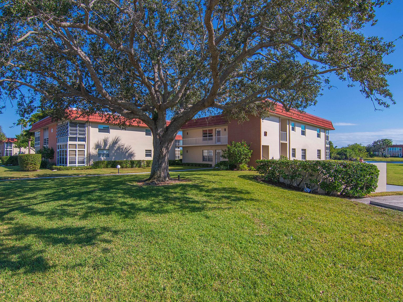 68 Royal Oak Court #202