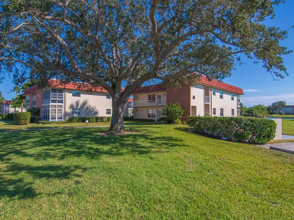 68 Royal Oak Court #202, Vero Beach, FL 32962