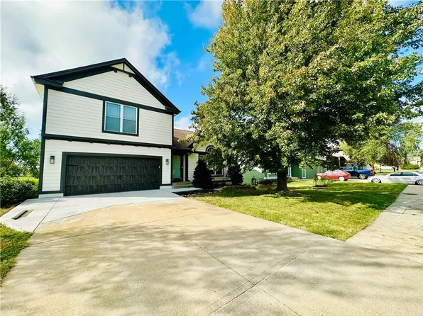 821 SE 14th St, Lees Summit, MO 64081