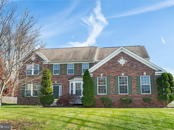 15 Conewago Ct, Falling Waters, WV 25419