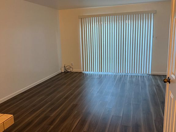5th image of 1100 Evelyn Ln APT B