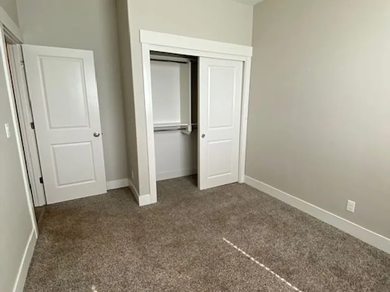 564 NE Cherry St — Photo 9