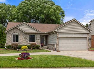 32051 Oakcrest Dr, Chesterfield, MI 48047