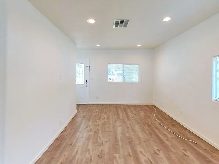 3189 Sanchez St — Photo 5