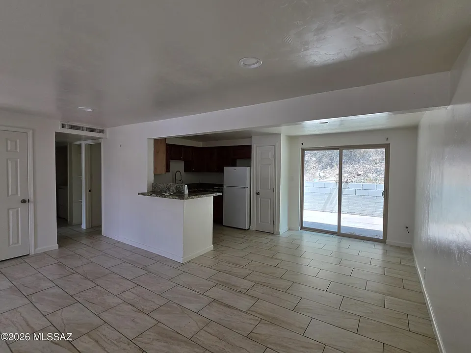 458 W Elm St #7