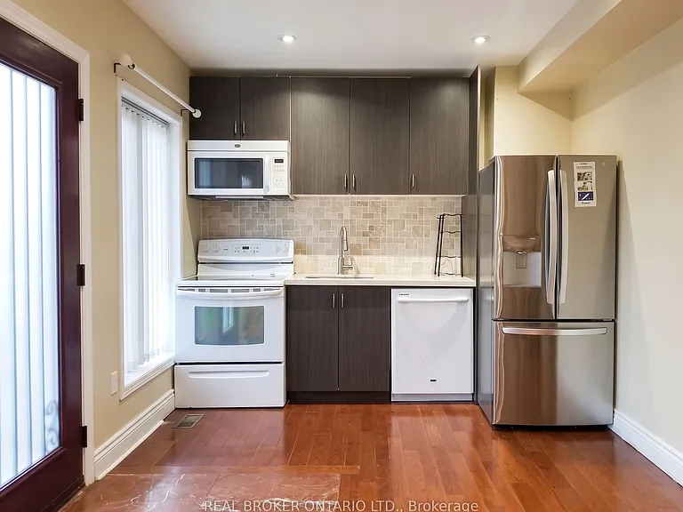 256 The Kingsway #SIDE — Photo 4