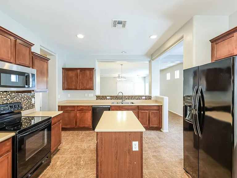 5438 W Pollack St — Photo 8