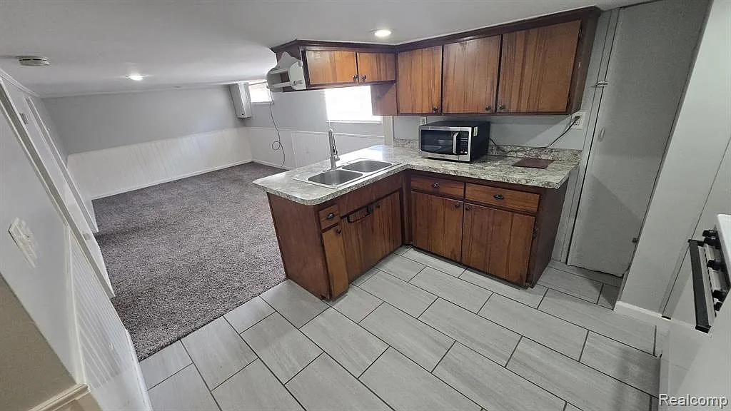 2 bed, 1.0 bath, 667 sqft, $925 — Photo 2
