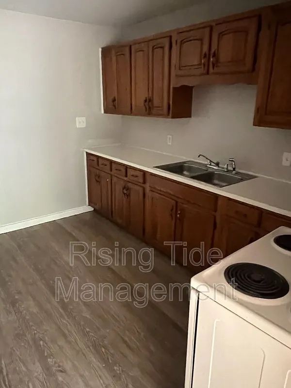 4 bed, 2.0 bath, 1500 sqft, $1,025 — Photo 2
