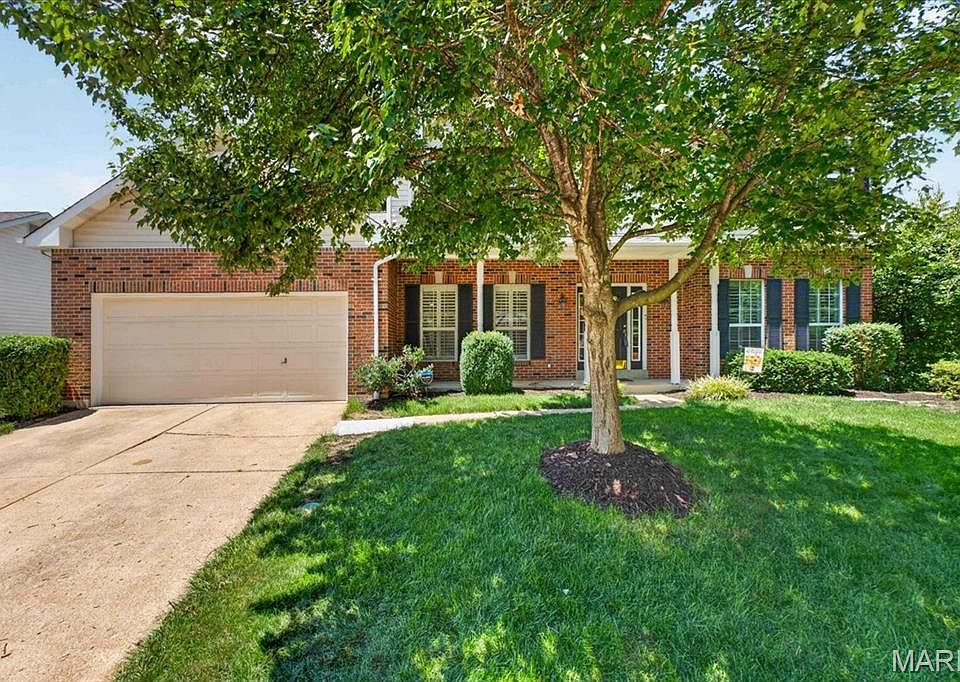 1st image of 821 Pheasant Woods Dr