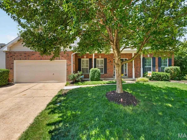 821 Pheasant Woods Dr, Ballwin, MO 63021