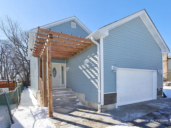 29 N Wildwood Dr, Round Lake Beach, IL 60073