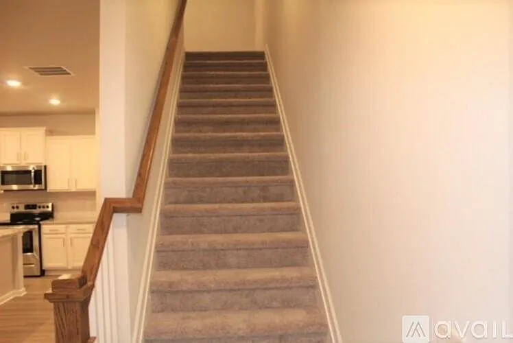 200 Turner Ln — Photo 9