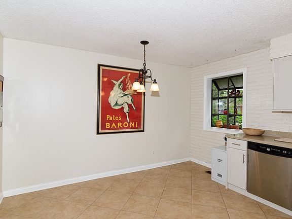 4th image of 7961 Rockridge Ct