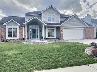 11207 Saint Ives Dr, Fort Wayne, IN 46818