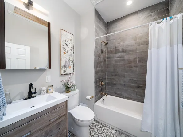 380 Princeton Avenue image 18 of 28