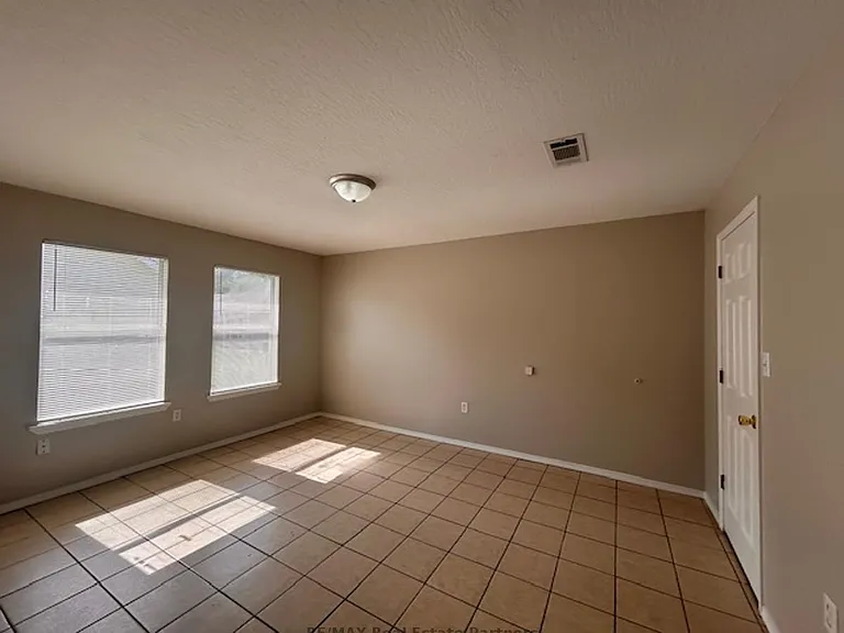 28 Bentley Brooke Ln — Photo 10