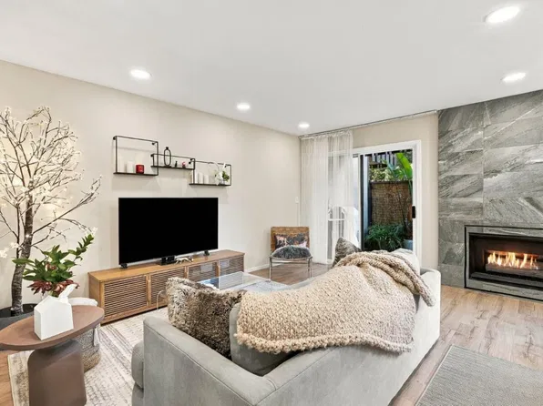 610 Gilbert Ave APT 19, Menlo Park, CA 94025