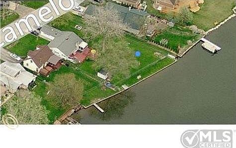 Main lake 130 ft!Look Twice!